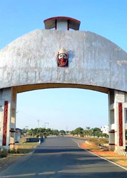 Entrance gate to Tarapith